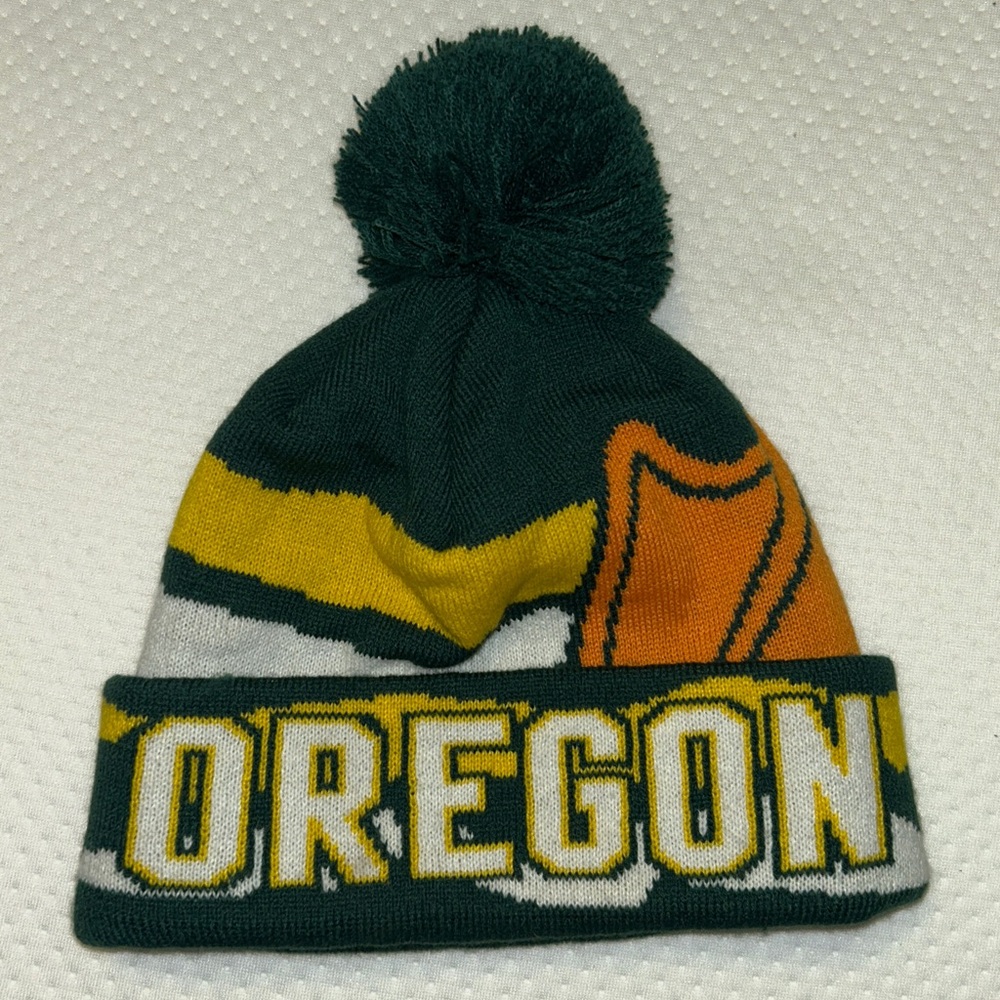 Oregon Ducks Pom Beanie Hat with Orange duck foot